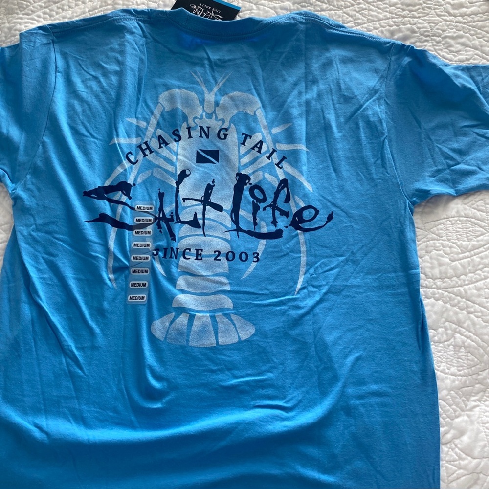SALT LIFE Short Sleeve Chasing Tail Lobster Shirt. Sz M new with tags.
